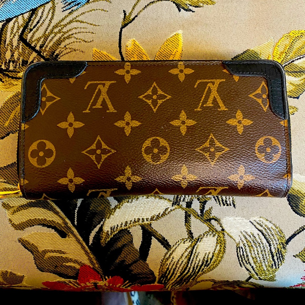 Louis Vuitton Zippy Wallet